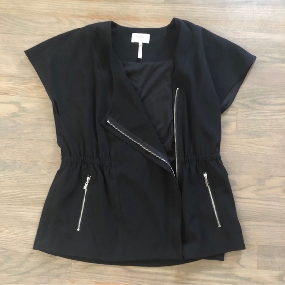 Laundry by Shelli Segal Cap Sleeve Moto Jacket 
Size 8
Excellent condition - Picture 2 of 4